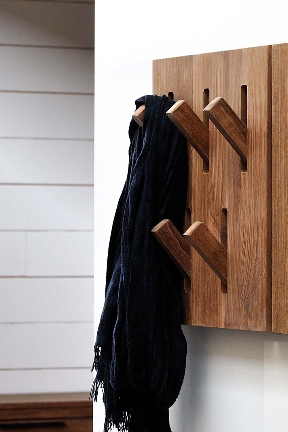 UtilitleH Ethnicraft wall coat rack made of wood, with folding hooks