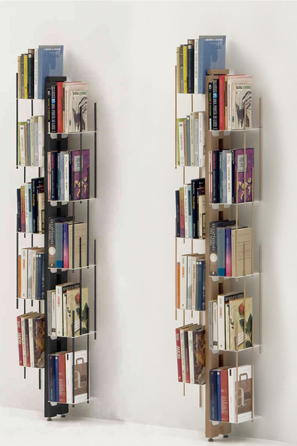 Zia Veronica P: Librería de pie, fijada a la pared, en madera maciza