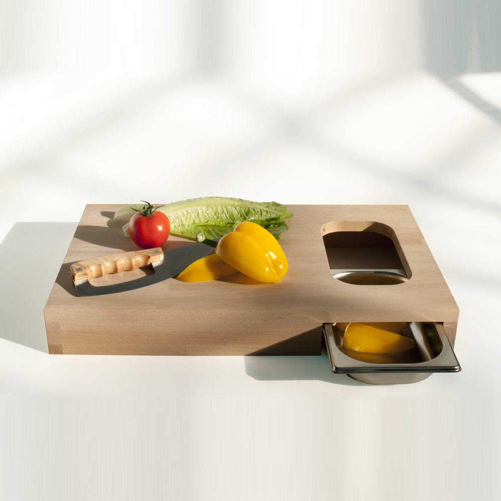 Chop Chopping board made of wood with stainless steel container