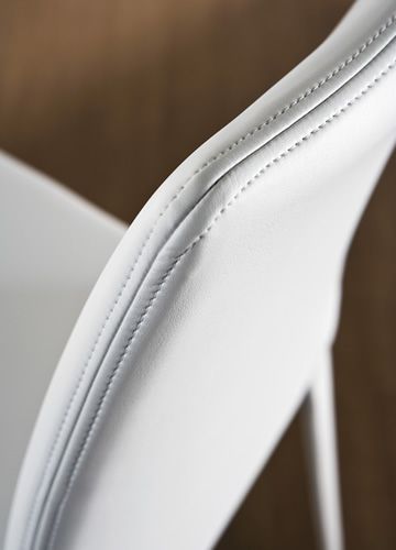 King: Stuhl Midj aus Leder, Kunstleder oder Stoff bezogen, in