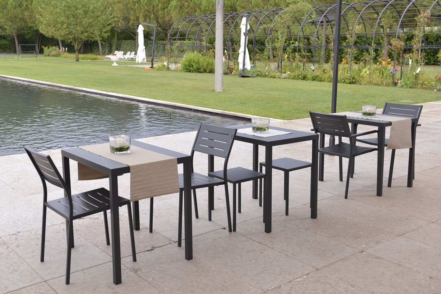 RIG72 pour Bars et Restaurants Chaise en métal, empilable, en différentes couleurs, pour bars