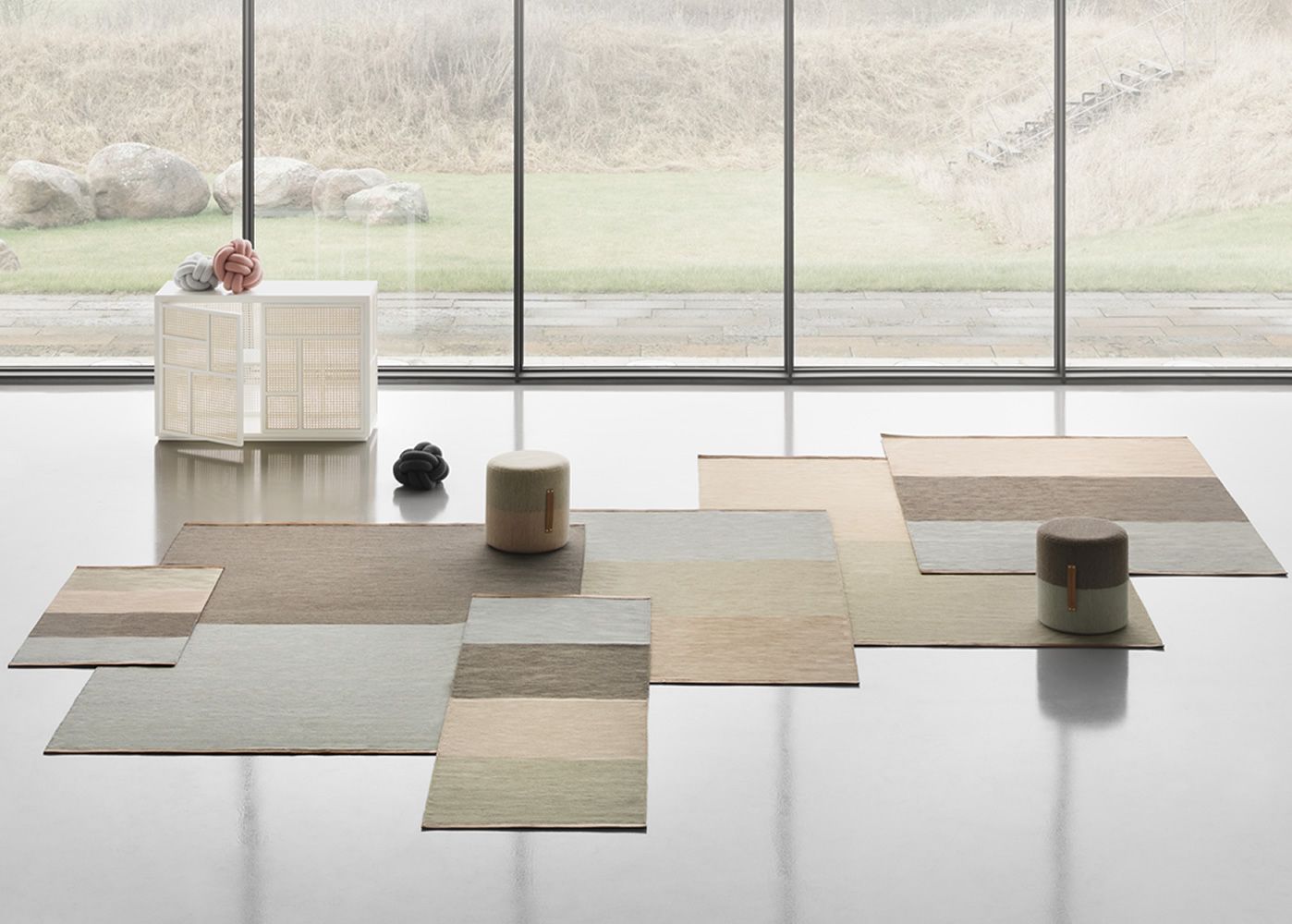 fields 4 teppiche aus reiner wolle mit randern aus leder mit pouf fields p kissen knot und anrichte air kombiniert