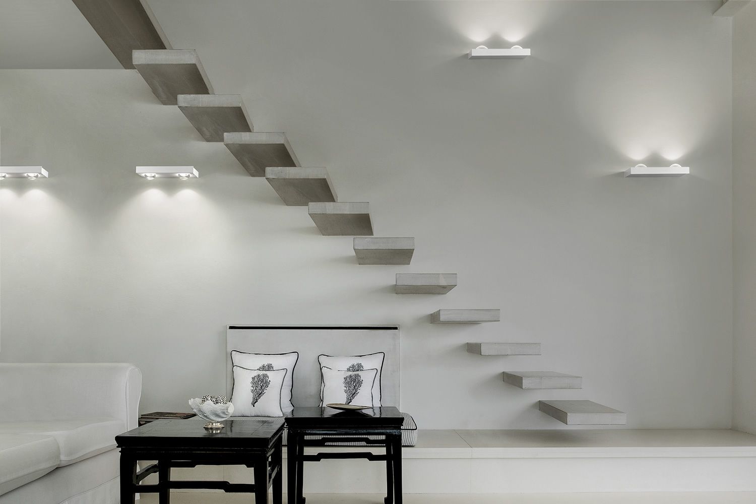 Shelf - Lampada a parete di design, in metallo, con luce ...